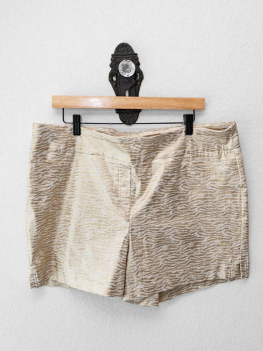 Thalia Sodi Metallic Gold White Shorts Womens XL Stretch Animal Print Glam Party